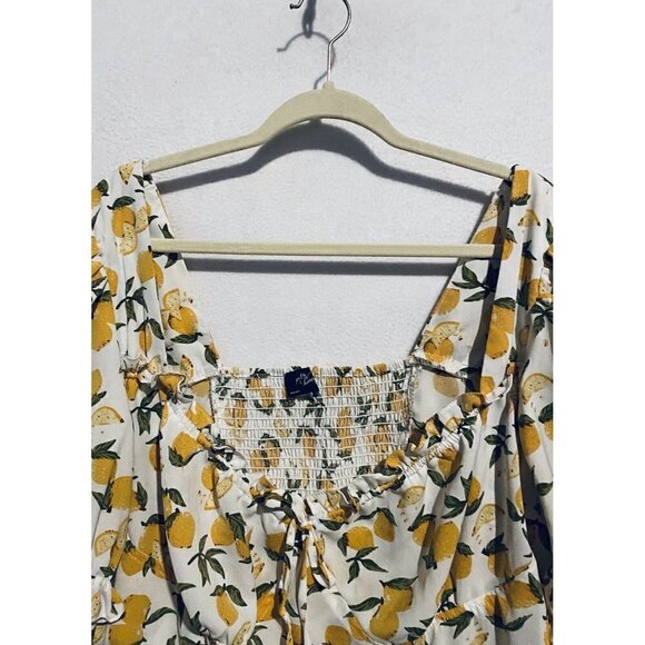 Milk and Honey Top Womens 3X White Yellow Lemon Print Smocked Cropped Boho - Picture 2 of 7